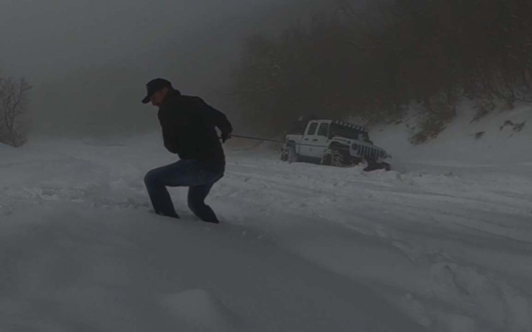 Jeep Gladiator Recovers 3 Vehicles Stuck in the Snow